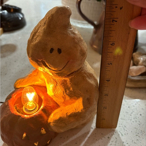 Vickie Jean's Creations Halloween Ghost holding pumpkin with lightbulb 2005 - Picture 6 of 9